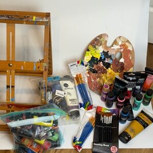 Art Supplies Set with Easel and Paints